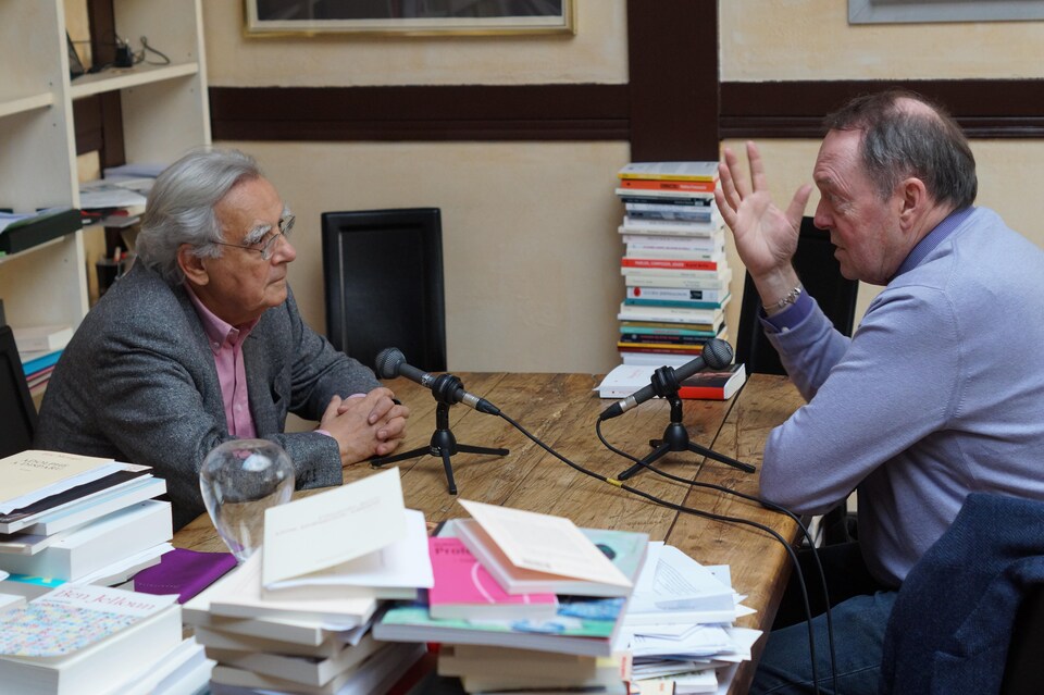 Bernard Pivot et Michel Désautels, à droite