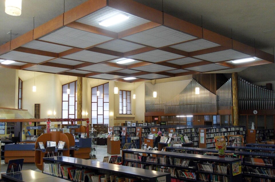 L'église Saint-Aimé d'Asbestos a été convertie en bibliothèque. 