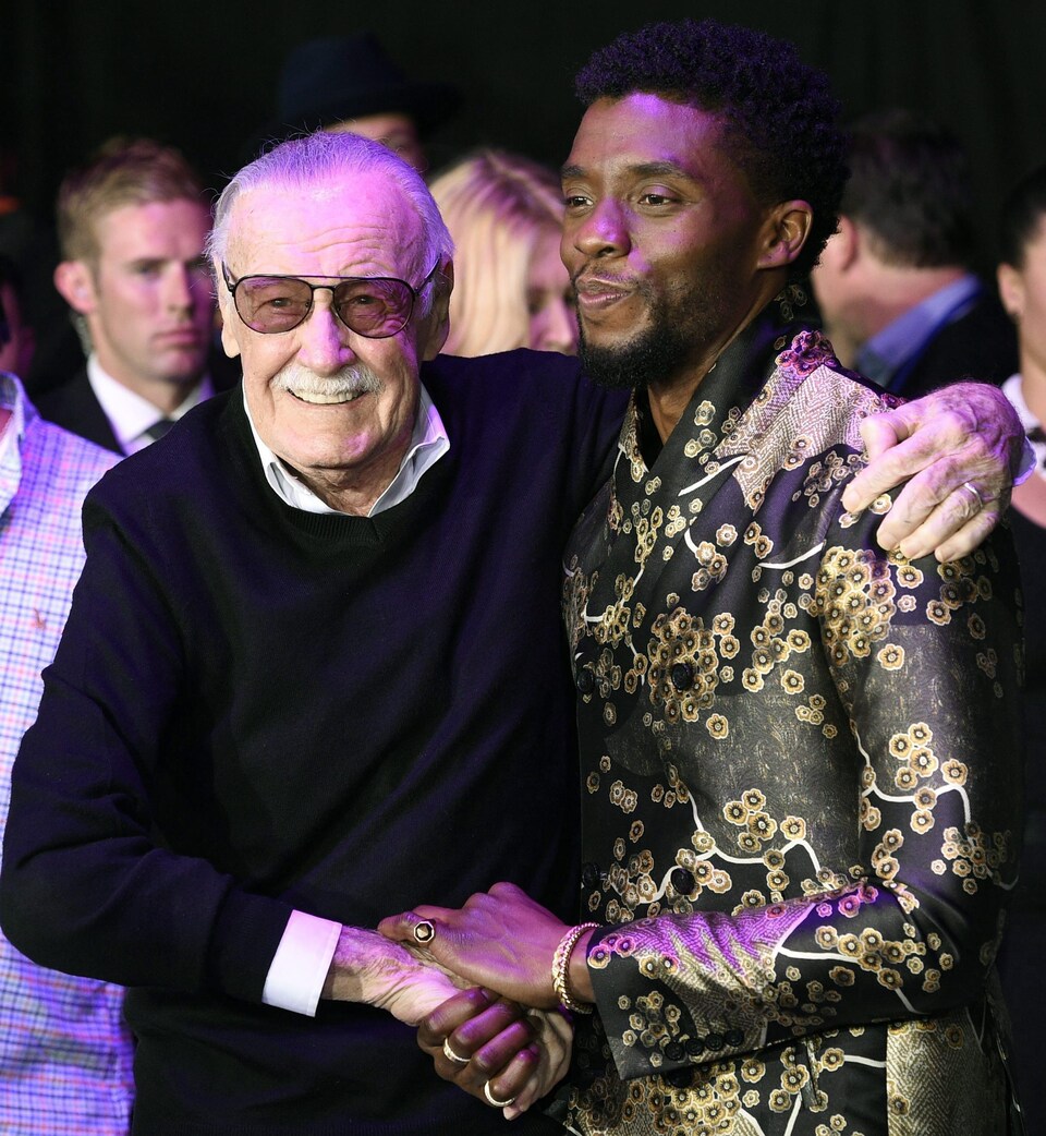 Stan Lee et Chadwick Boseman à la première de « Black Panther » le 29 janvier 2018 à Los Angeles.