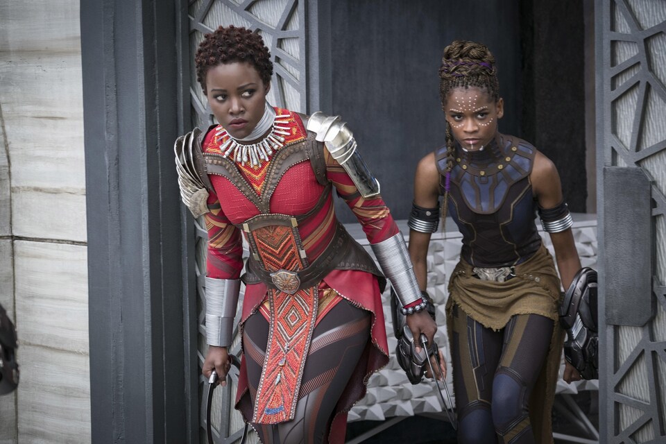 Lupita Nyong'o et Letitia Wright durant le tournage du film « Black Panther ».