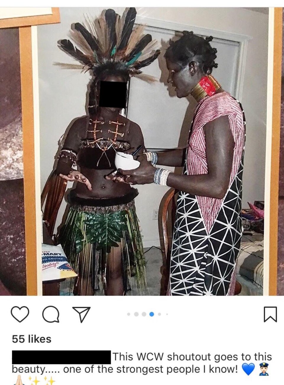 Une capture d'écran d'un montage photo mis en ligne sur Instagram montre une d'une femme  blanche couverte de maquillage noir et habillée de manière caricaturale