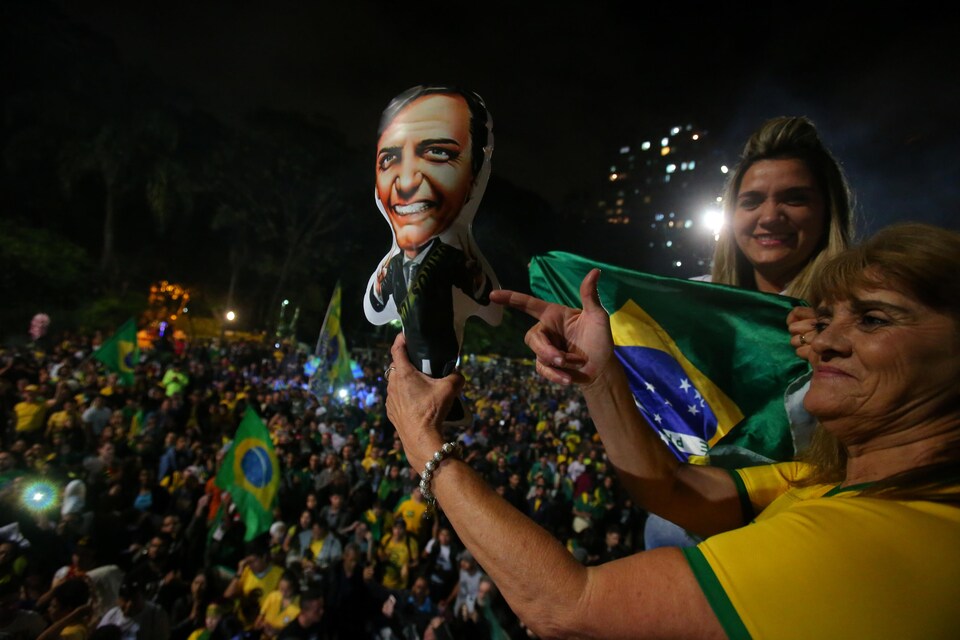 Une foule de sympathisants de Jari Bolsonaro