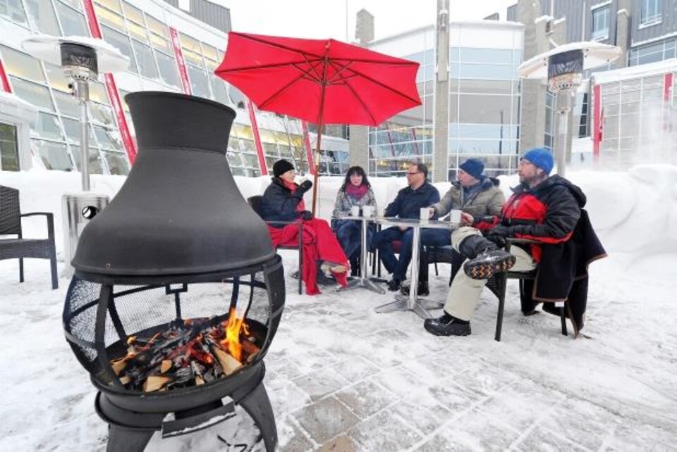 La terrasse du Café bicyclette, à Edmonton en plein hiver.