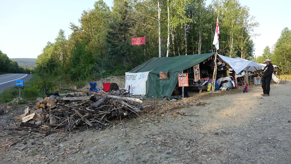 Le camp de la rivière est situé près de la route 198.