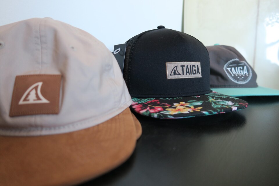 Trois casquettes de la marque Taiga Board