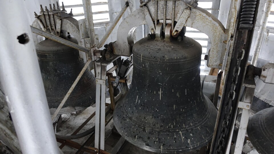 Les trois cloches de la cathédrale sont actionnées mécaniquement.