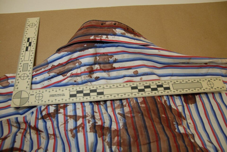 La chemise de Richard Oland, tachée de sang. 