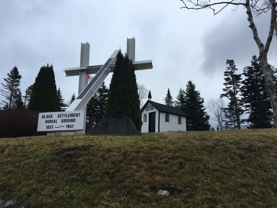 Un cimetière noir vandalisé au N.B. RadioCanada.ca