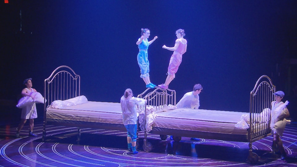 Des artisans du Cirque du Soleil en répétition du spectacle « Corteo »