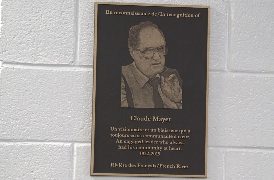 Une plaque commémorative de Claude Mayer