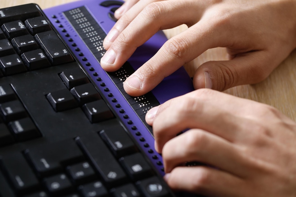 Un clavier en braille pour les personnes non-voyantes