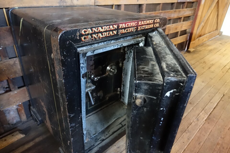 Un coffre-fort du Canadien Pacifique.