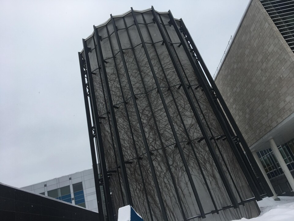Le Colosse est un ancien accélérateur de particules converti en salle de serveurs à l'Université Laval.