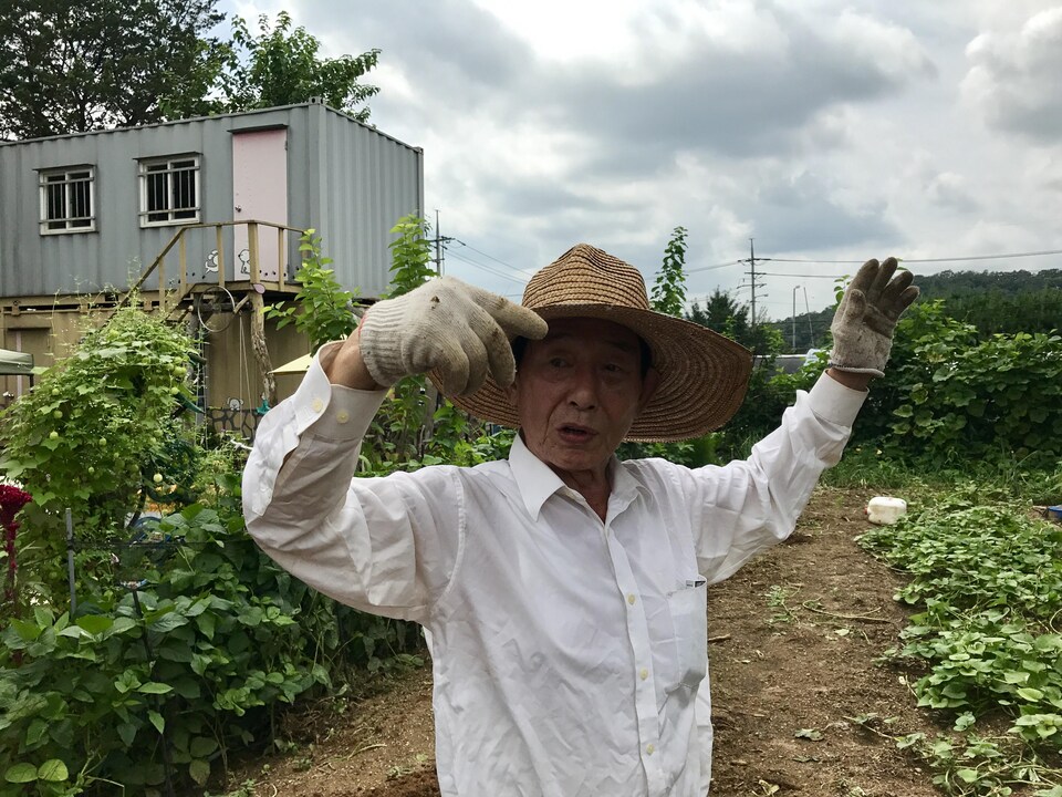 Choi Jeong-Eui, un résident du village de Jangpa-ri, situé à 5 kilomètres de la zone de démilitarisation (DMZ) avec la Corée du Sud. Août 2017.