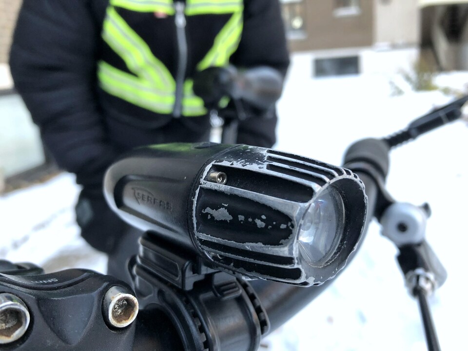 Le vélo en hiver doit être muni d'un bon système d'éclairage.