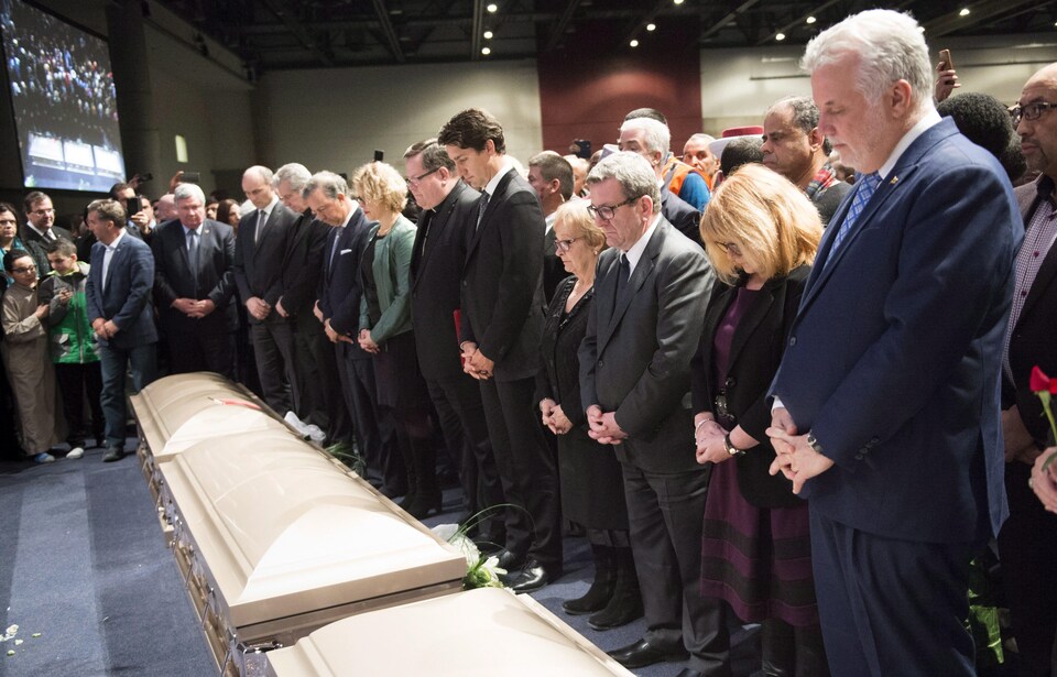 Citoyens et dignitaires se sont recueillis lors des funérailles à Québec de trois des six victimes de l'attentat.
