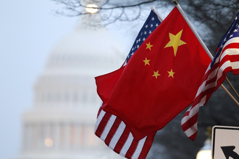 Le drapeau de la République de Chine flottent aux côtés de celui des États-Unis, à Washington.