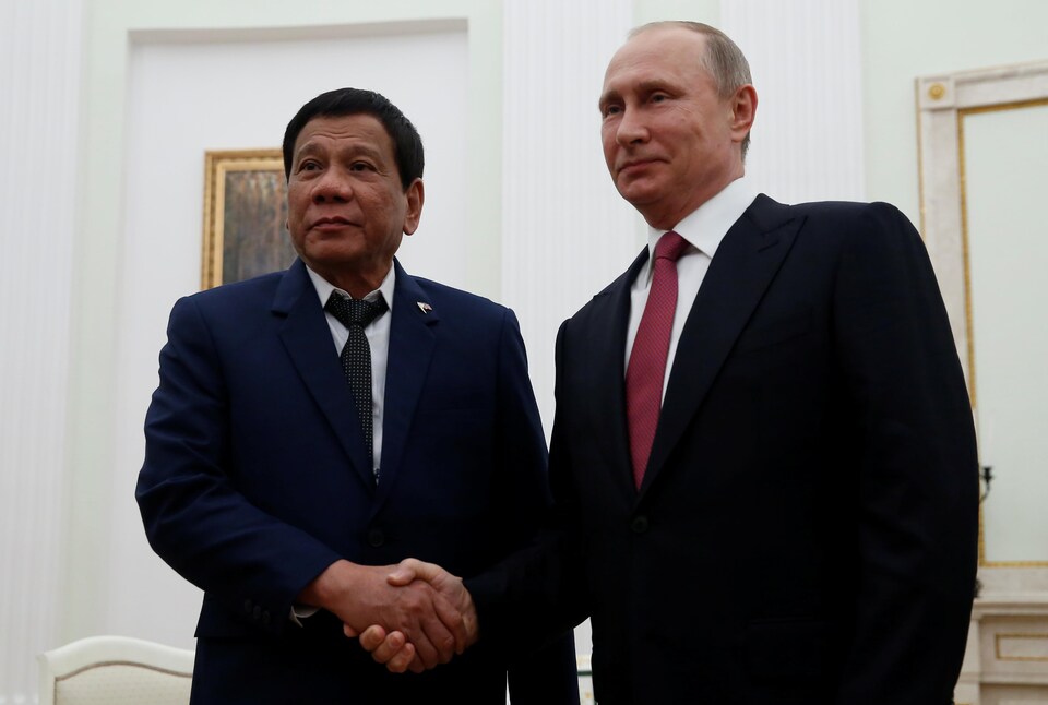 Le président philippin, Rodrigo Duterte, s'est rendu à Moscou pour signer des accords avec son homologue russe, Vladimir Poutine.