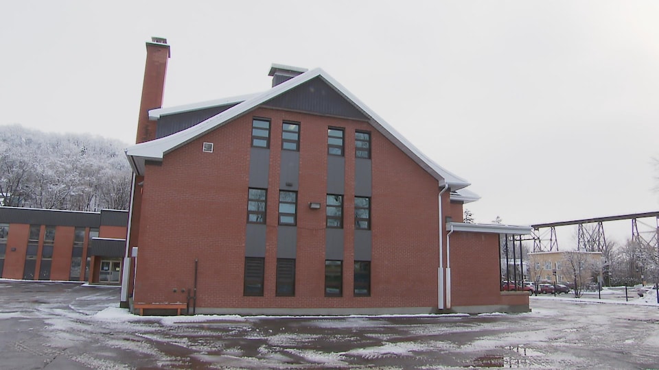 L'école Marguerite-D'Youville  située dans le secteur de l'usine Anacolor
