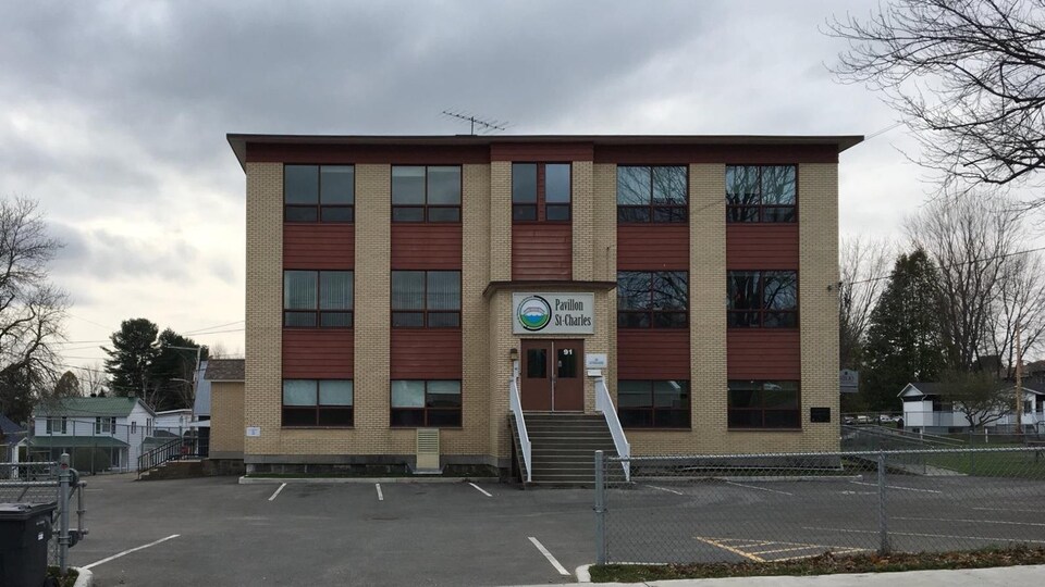 Fermeture de l'école de SainteGenevièvedeBatiscan réclamée par des