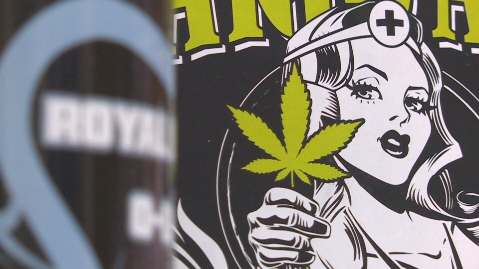 Dessin sur un emballage montrant une femme tenant une feuille de cannabis.