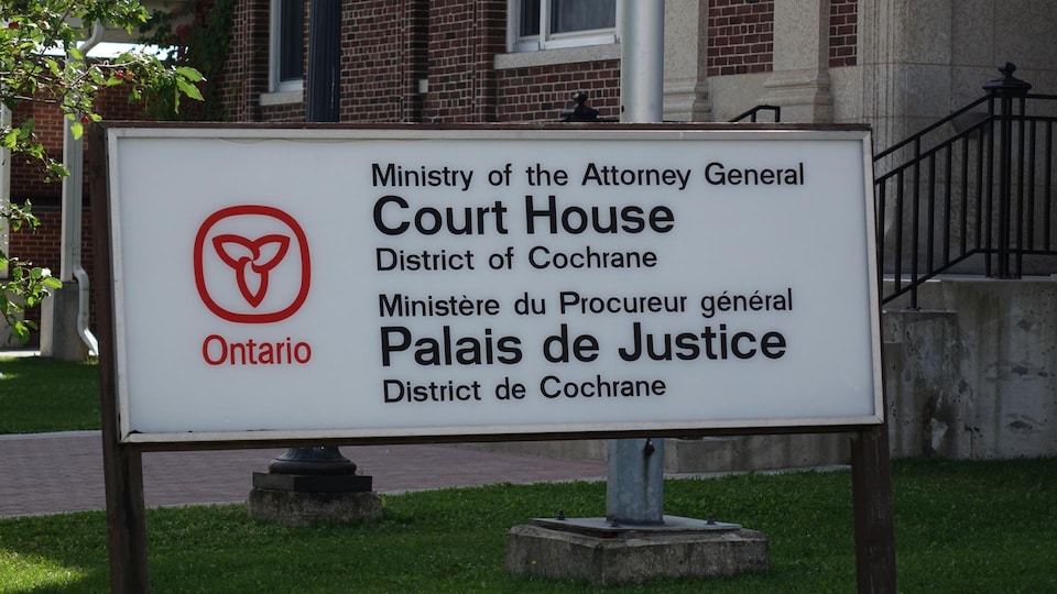 Enseigne du palais de justice de Cochrane