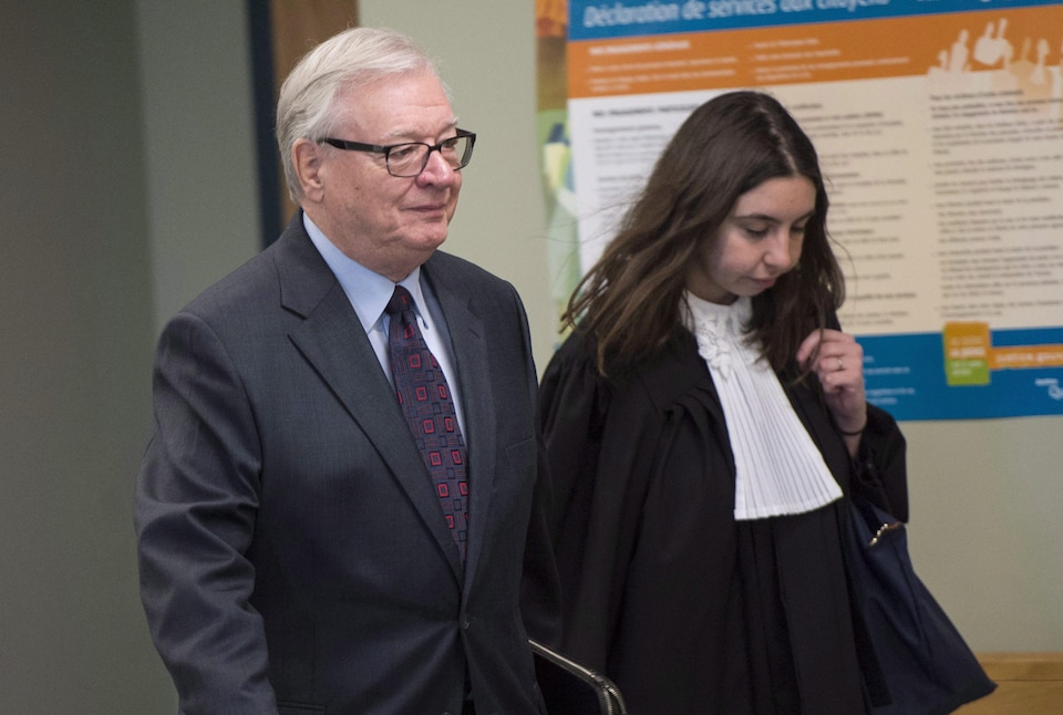L'ex-maire de Laval Gilles Vaillancourt, en compagnie de son avocate, au palais de justice de Laval le 7 avril 2015.