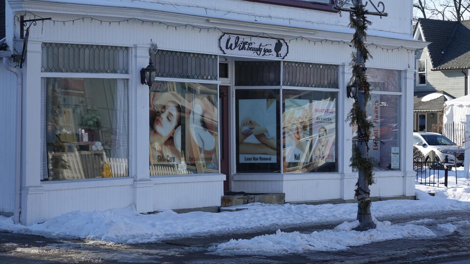 Vue de l'extérieur d'un commerce d'Unionville en hiver