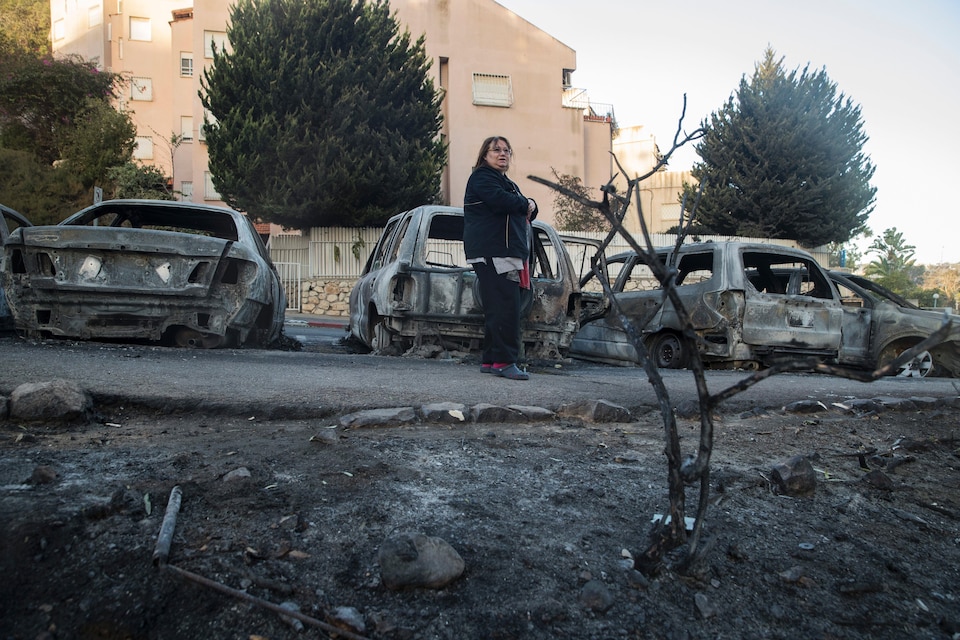Dans ce secteur de Haïfa, le feu a brûlé de nombreuses voitures, mais a épargné les résidences.