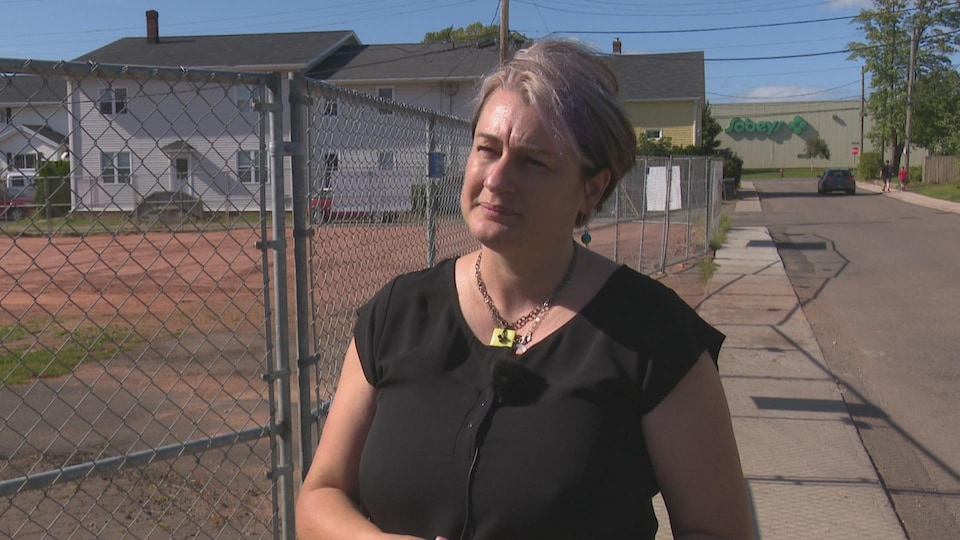 La députée du Parti vert de Charlottetown, Hannah Bell souhaite légiférer Airbnb au plus vite sur l'Île-du-Prince-Édouard.