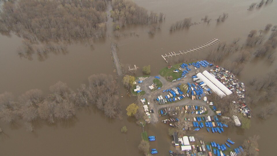Une vue aérienne des inondations dans le secteur Cumberland