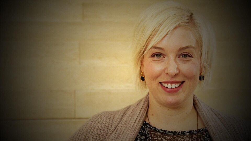 Julianna Churchan, 35 ans, pense que partager le congé de parentalité est très important pour les mères et pour les pères. 