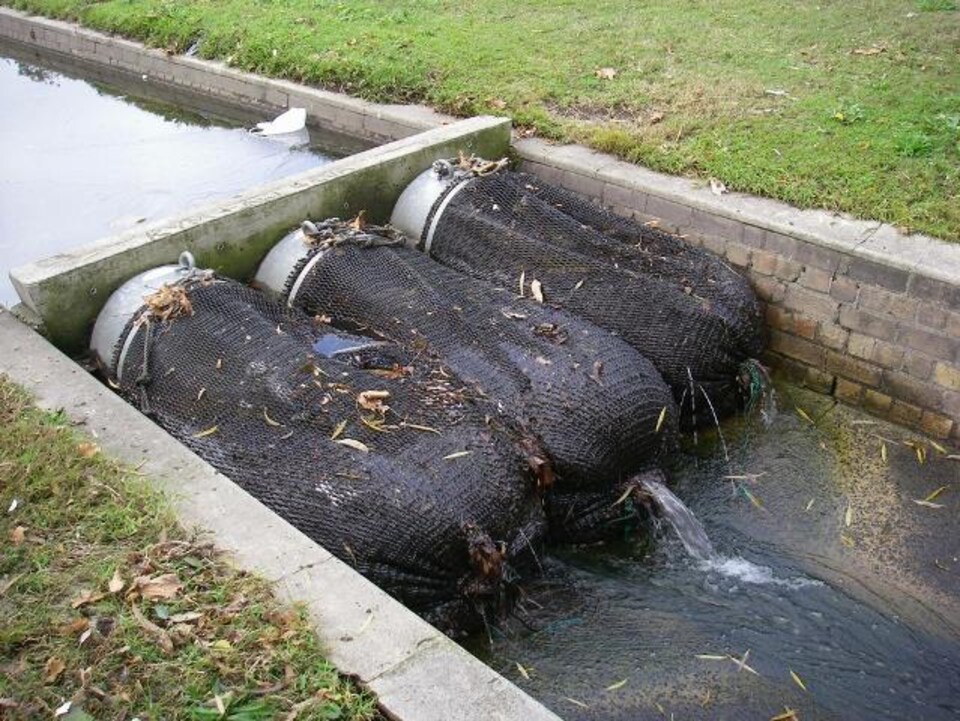 Des filets installés à la sortie de certains des égouts. 