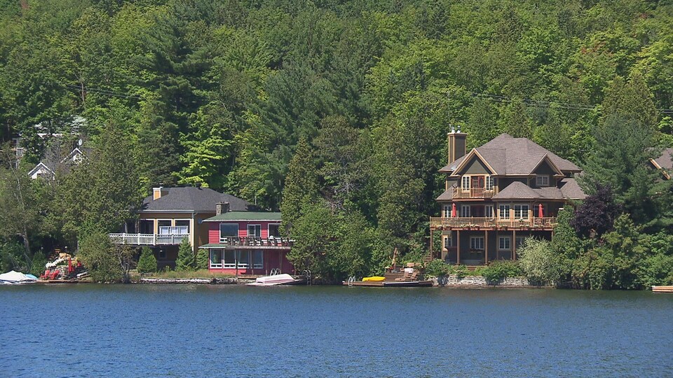 Des riverains du lac des Piles en ont assez des hausses de taxes RadioCanada.ca