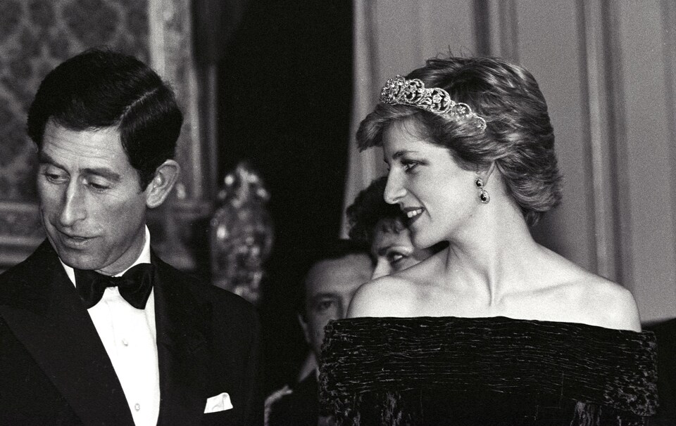 Le prince Charles et la princesse Diana lors d'un banquet au Palais national d'Ajuda à Lisbonne au Portugal.