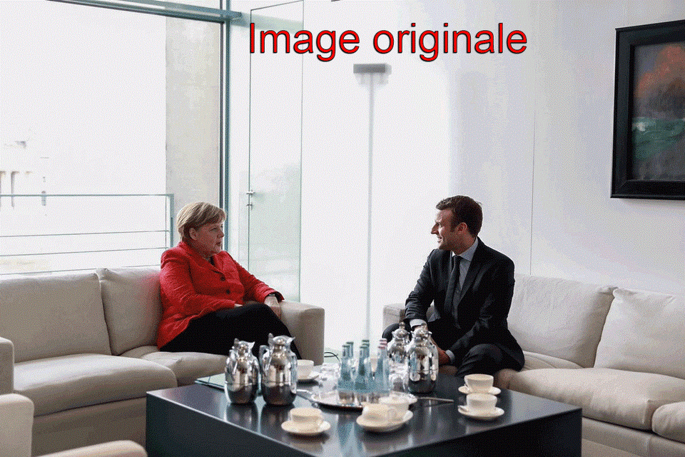 Cette photo d'Emmanuel Macron à genoux devant Angela ...