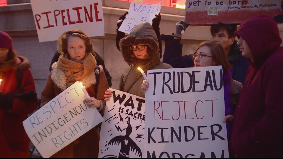 Manifestations contre le projet d’expansion du pipeline de Kinder Morgan à Edmonton