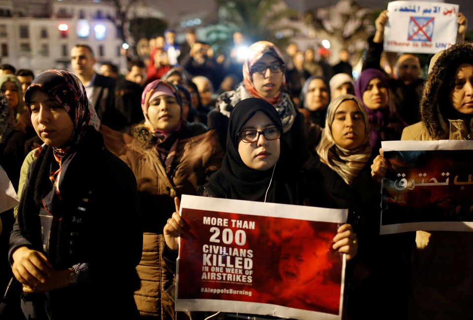Des Marocains se sont aussi rassemblés pour manifester contre les violences commises envers le peuple syrien à Casablanca.