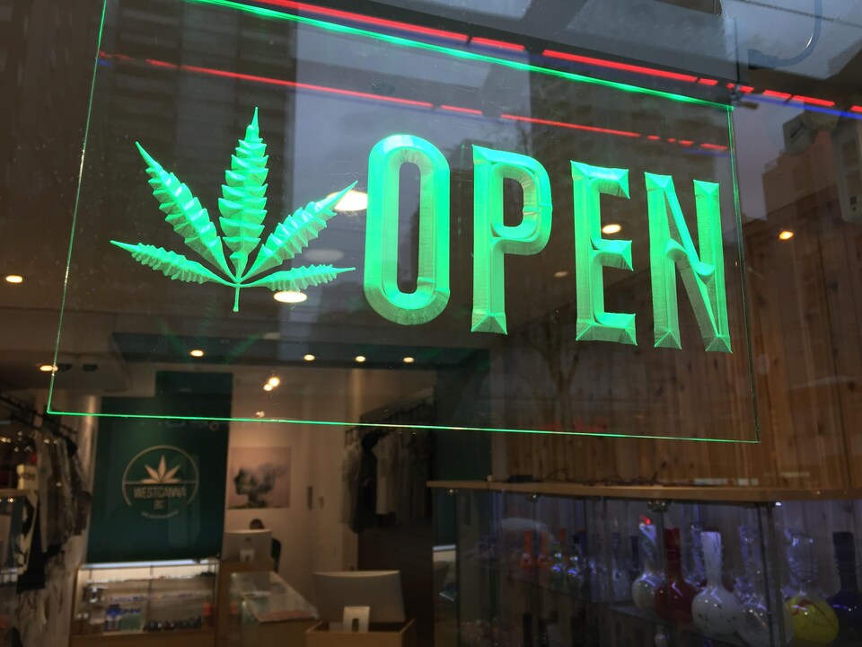 Un comptoir de vente de marijuana à Vancouver