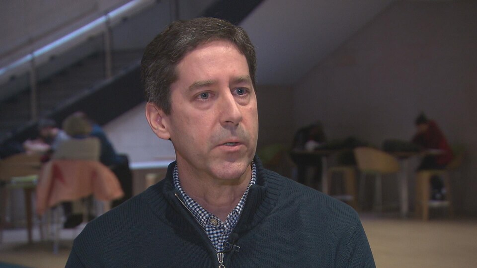 Le scientifique Mark Baumgartner, de l'Institut Woods Hole, travaille depuis deux ans avec son équipe pour mettre au point un système de casier sans cordes.