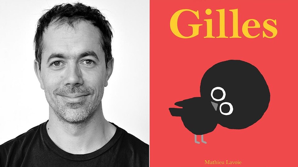 Montage d'un portrait de l'auteur et illustrateur Mathieu Lavoie et de la couverture de son album « Gilles » qui présente un oisillon noir sur fond rouge.