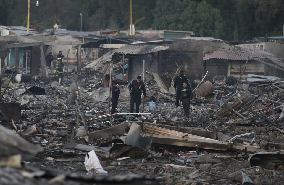 Les ruines du marché de feux d'artifice en banlieue de Mexico