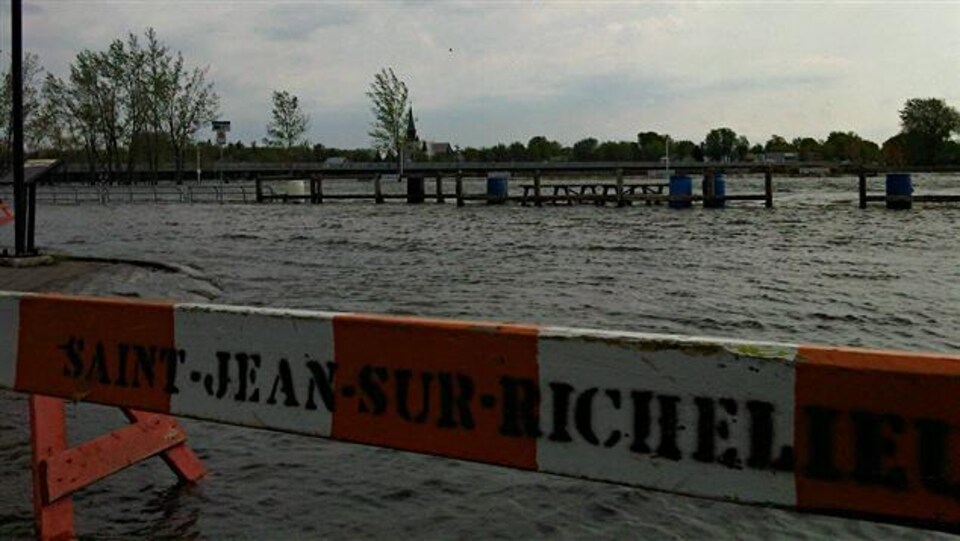 Saint-Jean-sur-Richelieu lors des inondations printanières de 2011