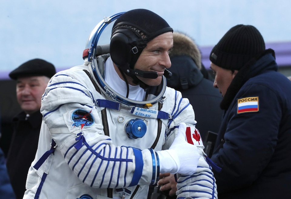 L'astronaute Saint-Jacques quelques instants après une dernière cérémonie marquant le départ de la mission 58.