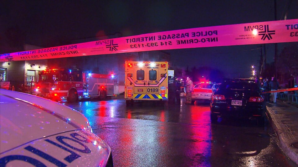 Les services d'urgence sur les lieux d'un drame, à Montréal.