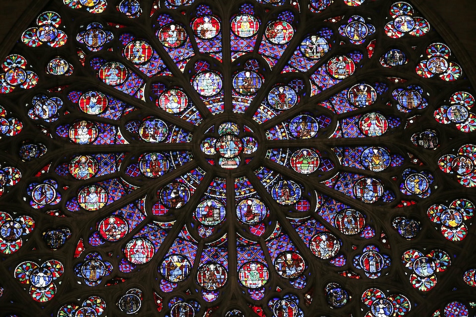 Une des rosaces de la cathédrale Notre-Dame de Paris.