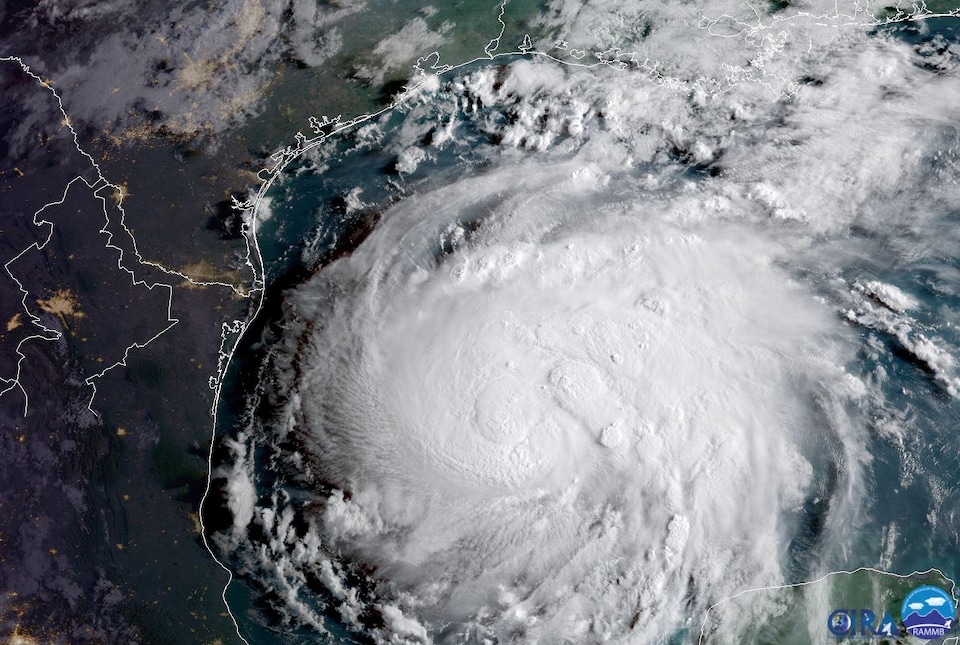 L’ouragan Harvey, tel que vu du haut des airs, sur une image satellite de la National Oceanic and Atmospheric Administration.