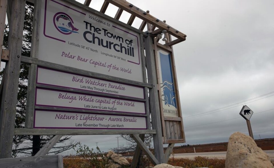 Un panneau situé à l'entrée de la ville de Churchill au Manitoba.