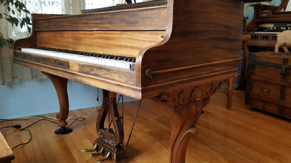 Le piano de Jacques Marchand sur lequel Duke Ellington aurait joué lors de son passage à Rouyn-Noranda