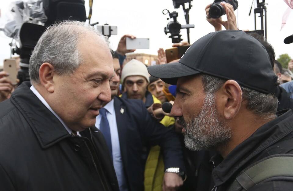 Le président Arménien (à gauche) lors d'une rencontre avec le chef de l'opposition.
